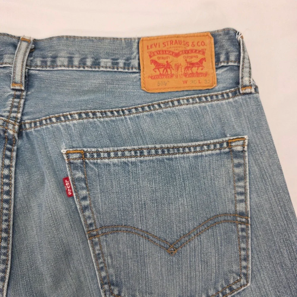 Levis 559 Relaxed Straight Jeans Mens 36x31 Light Wash Blue Denim 00559-0733